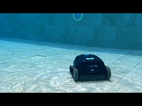 We tested the Dolphin Liberty 300 (cordless pool cleaner robot)